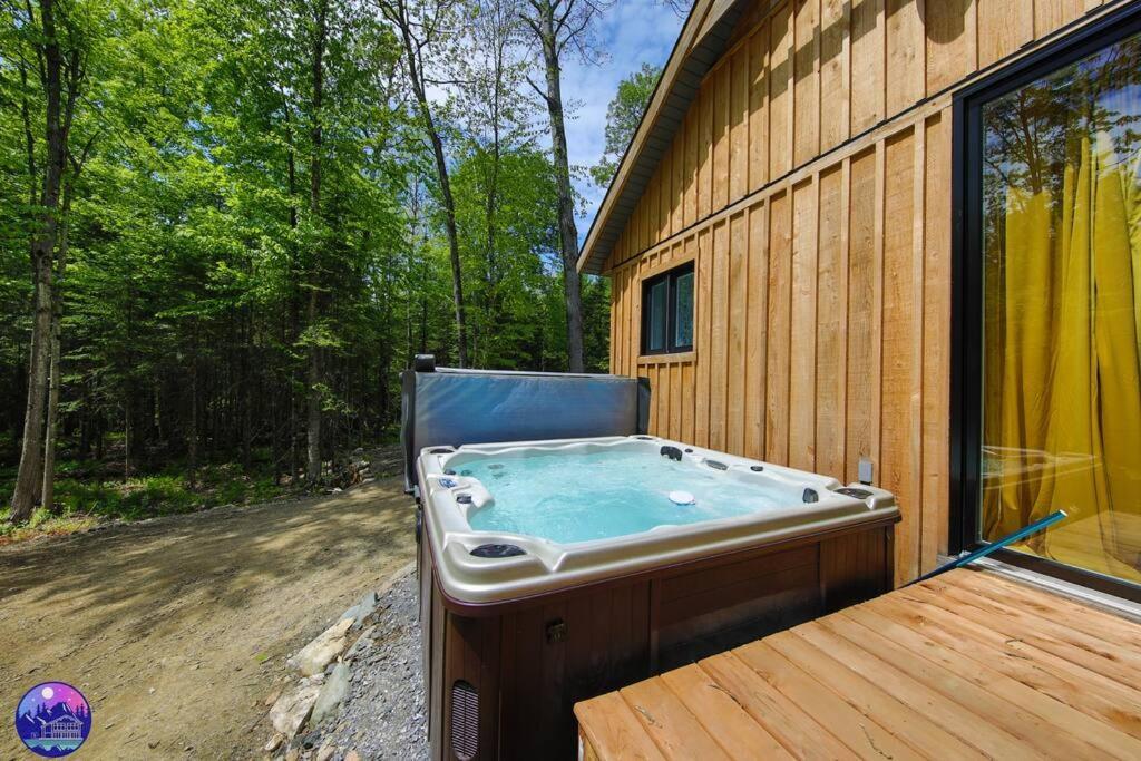 Chalet Deschamps- Spa- Chien Accepte- Nature- Estrie Mansonville Exterior photo